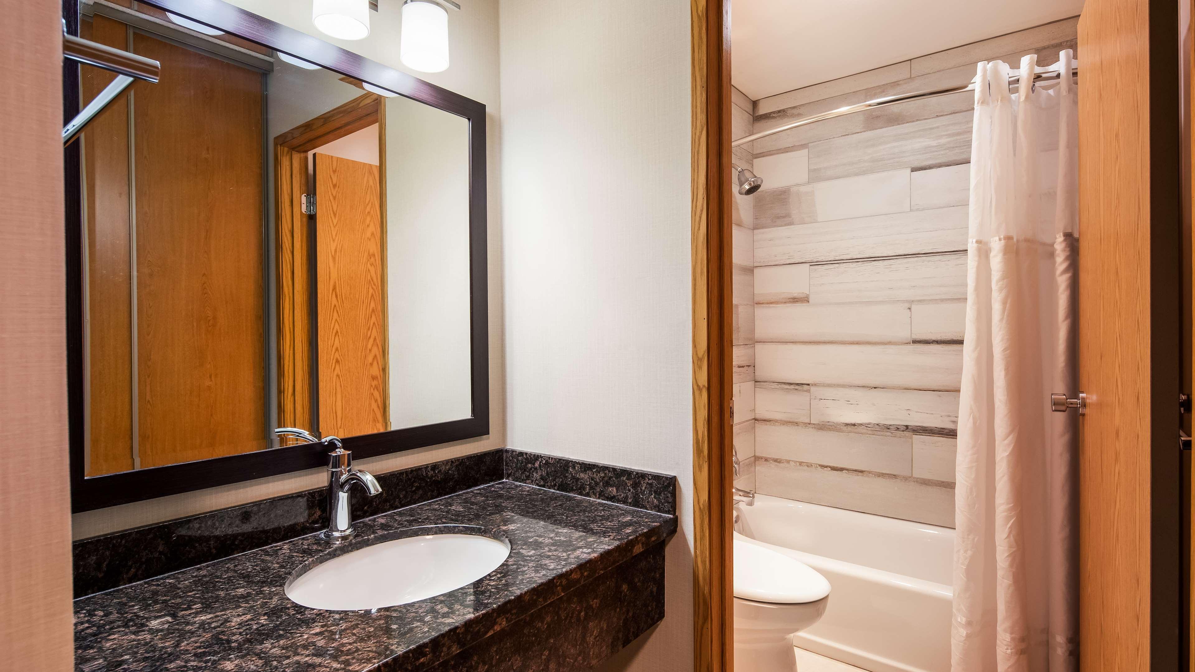 Best Western Plus Country Meadows Inn Aldergrove Экстерьер фото