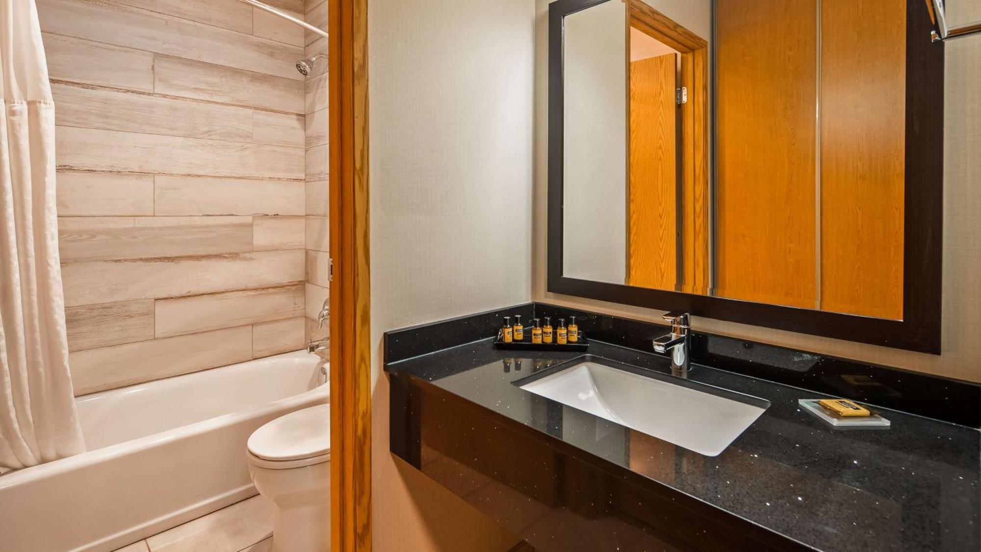 Best Western Plus Country Meadows Inn Aldergrove Экстерьер фото